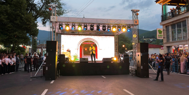 Şəki şəhərinin 2714 illiyi münasibətilə bayram konserti təşkil edilib