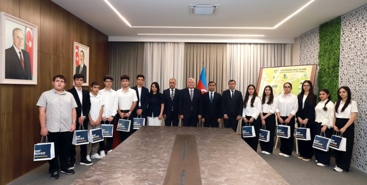 Şəki Şəhər İcra Hakimiyyətinin başçısı ali məktəblərə yüksək balla qəbul olmuş məzunlarla görüşüb